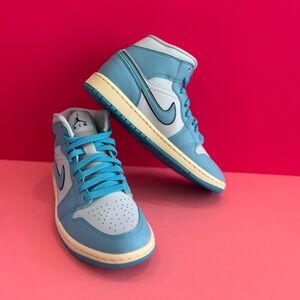 WMNS AIR JORDAN 1 MID SE